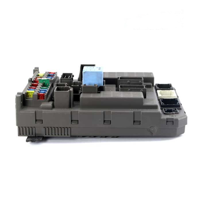 | عمده بازار آنلاین تعداد بالا <p style="text-align: center">جعبه فیوز BSI به صورت <strong>استوک و اروپایی</strong> بوده و برای خودرو های پژو 407 و سیتروئن C5 مناسب است.</p> BSI بی اس آی 207 و C5 (5)