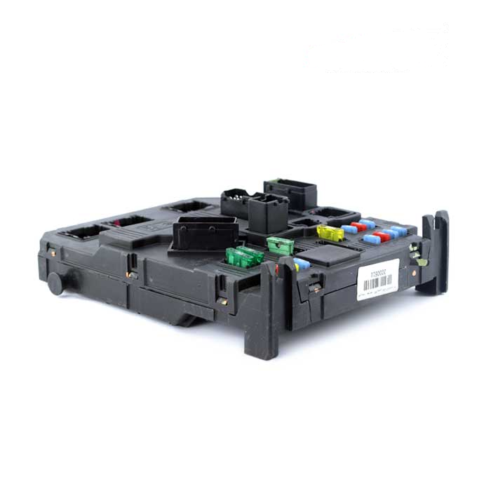 | عمده بازار آنلاین تعداد بالا <div dir="rtl" style="text-align: center"><strong>جعبه فیوز bsi 206 زیمنس فرانسه به صورت استوک بوده و از لحاظ سلامت کاملا تست شده و برای خودرو های 206 مناسب است.</strong></div> جعبه فیوز bsi 206 207 فرانسه