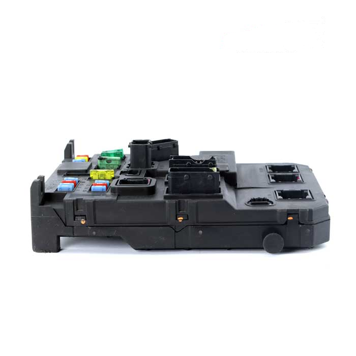 | عمده بازار آنلاین تعداد بالا <div dir="rtl" style="text-align: center"><strong>جعبه فیوز bsi 206 زیمنس فرانسه به صورت استوک بوده و از لحاظ سلامت کاملا تست شده و برای خودرو های 206 مناسب است.</strong></div> جعبه فیوز bsi 206 207 فرانسه